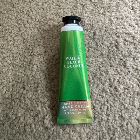 Bath & Body Works "Waikiki Beach Coconut" hand cream - Picture 1 of 2